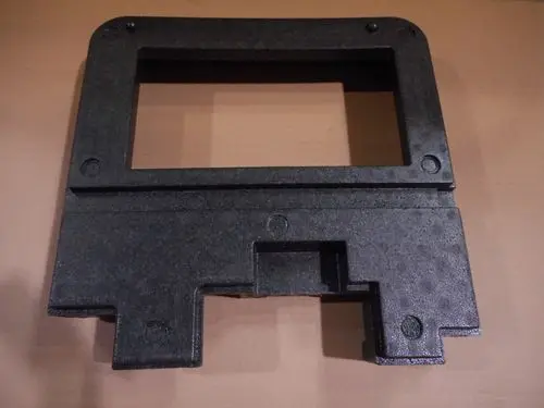 Schwarzer Halter aus Kunststoff, rechteckig mit Aussparungen, geeignet für Anwendungen im Bereich Heiztechnik, Hersteller Remeha.